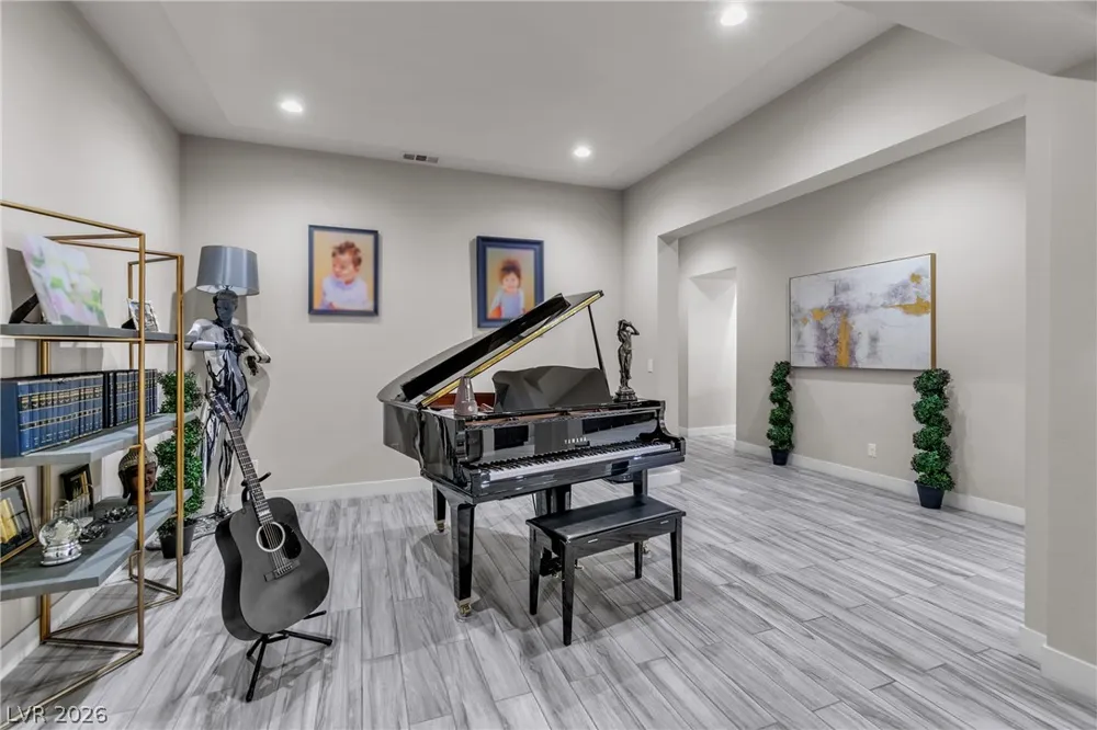 8233 Sweetwater Creek Way Las Vegas, NV 89113