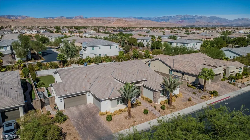 8233 Sweetwater Creek Way Las Vegas, NV 89113