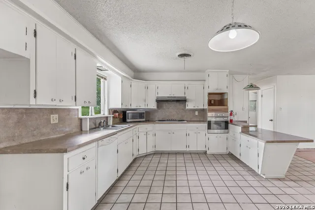 212 BLUEBONNET ST Burnet, TX 78611