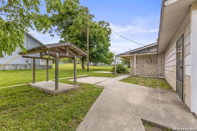 212 BLUEBONNET ST Burnet, TX 78611