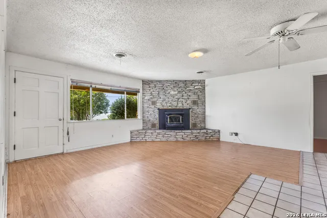 212 BLUEBONNET ST Burnet, TX 78611