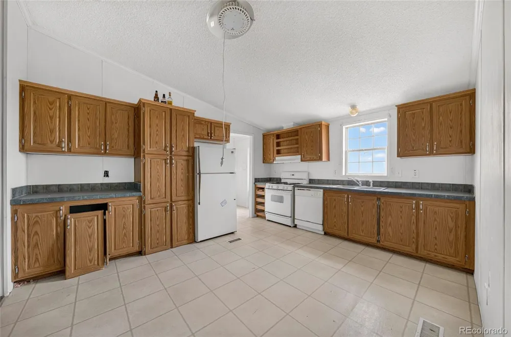 41751 Harbour Road Avondale, CO 81022