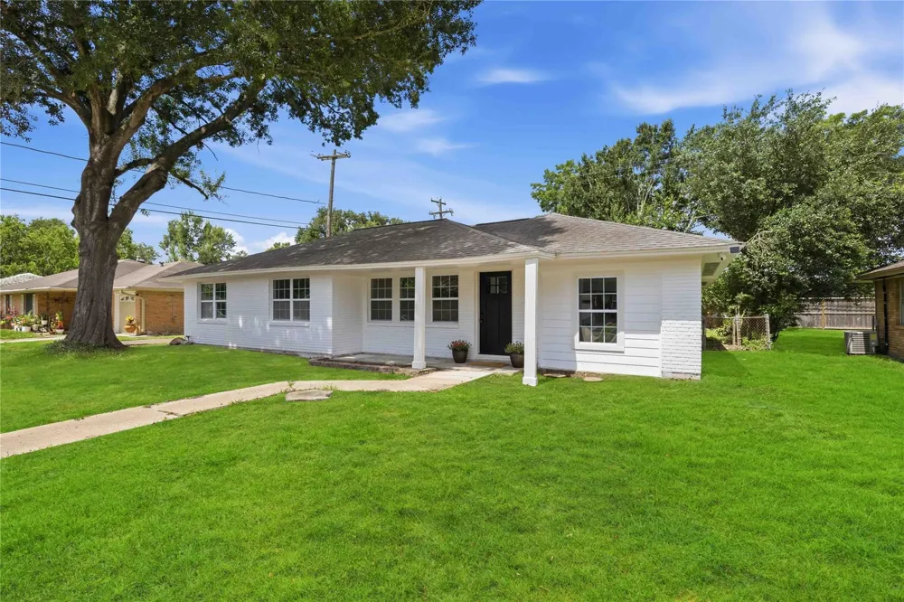 724 Oriole Lane Pasadena, TX 77502