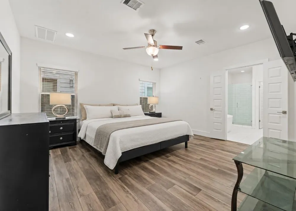 1430 W 34th 1/2 Street Houston, TX 77018