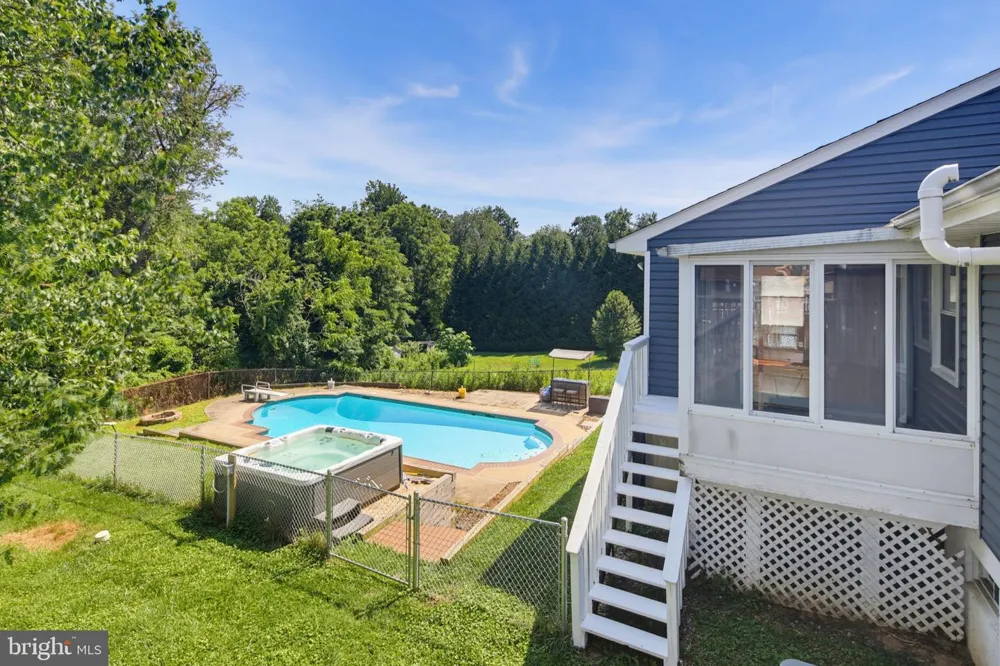 4307 HOWARD DRIVE Sykesville, MD 21784