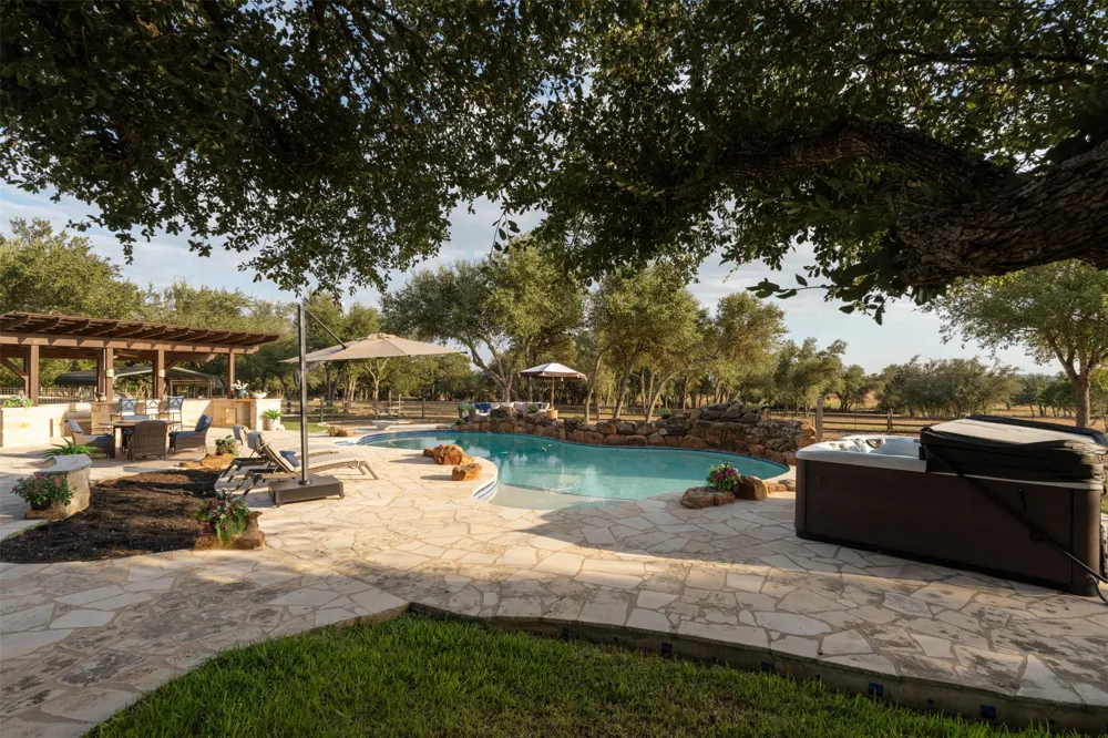 220 Fawn Meadow Drive Dripping Springs, TX 78620