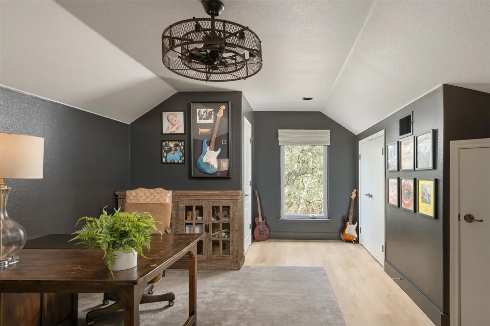 220 Fawn Meadow Drive Dripping Springs, TX 78620