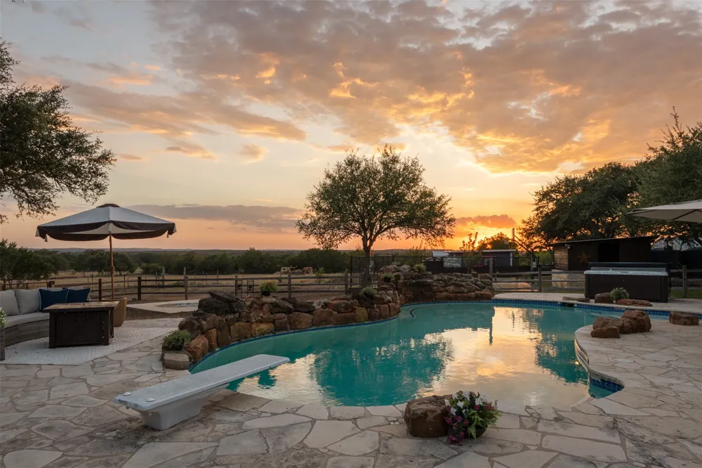 220 Fawn Meadow Drive Dripping Springs, TX 78620