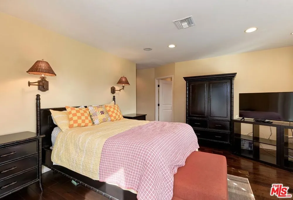 5841 Tellefson Road Culver City, CA 90230