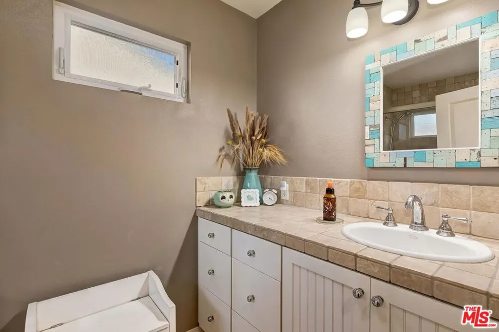 5841 Tellefson Road Culver City, CA 90230
