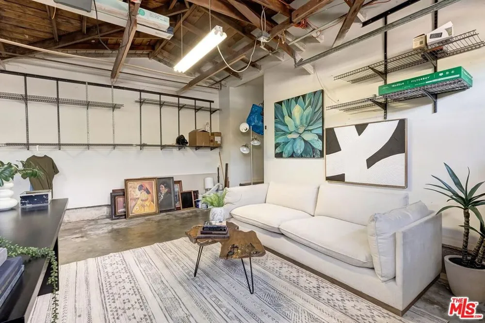 5841 Tellefson Road Culver City, CA 90230