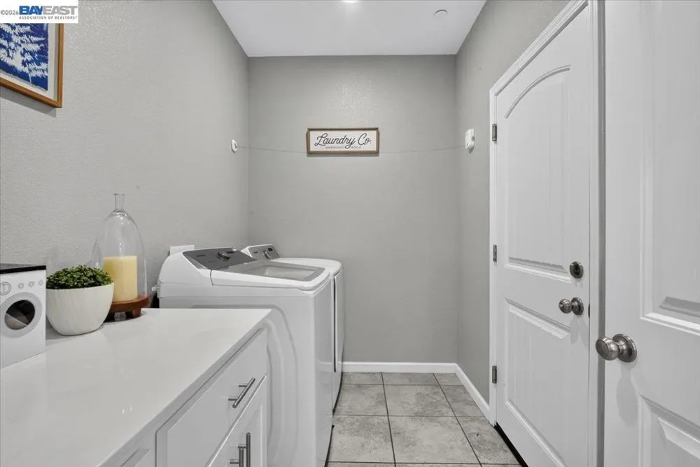 1589 Friendly Manteca, CA 95337