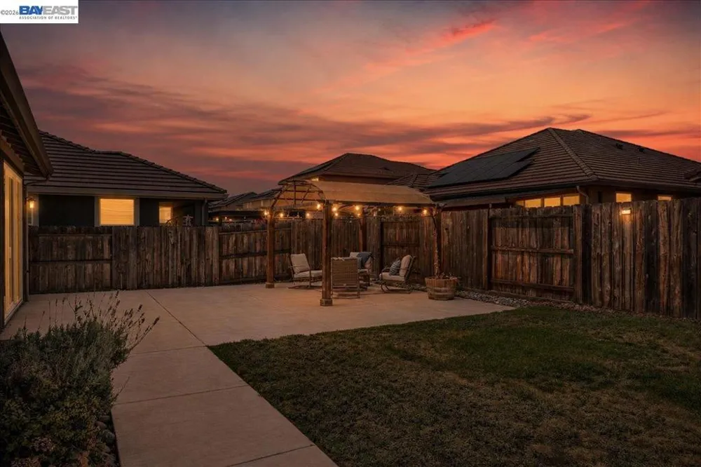 1589 Friendly Manteca, CA 95337