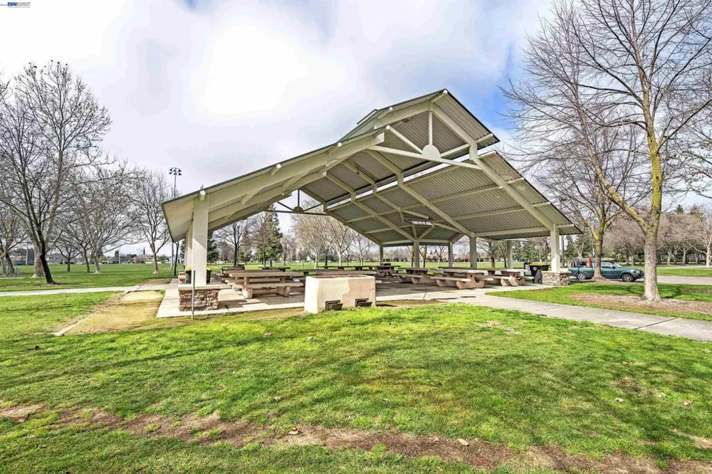 1589 Friendly Manteca, CA 95337