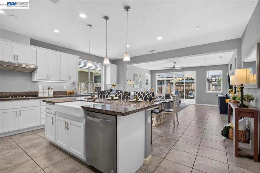 1589 Friendly Manteca, CA 95337