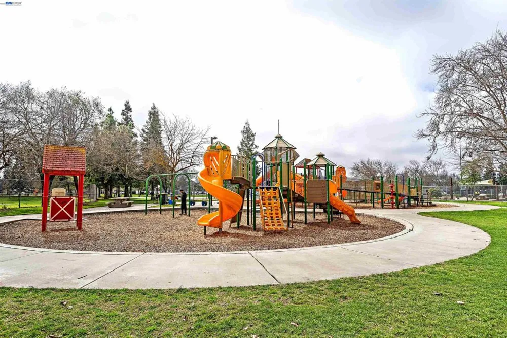 1589 Friendly Manteca, CA 95337