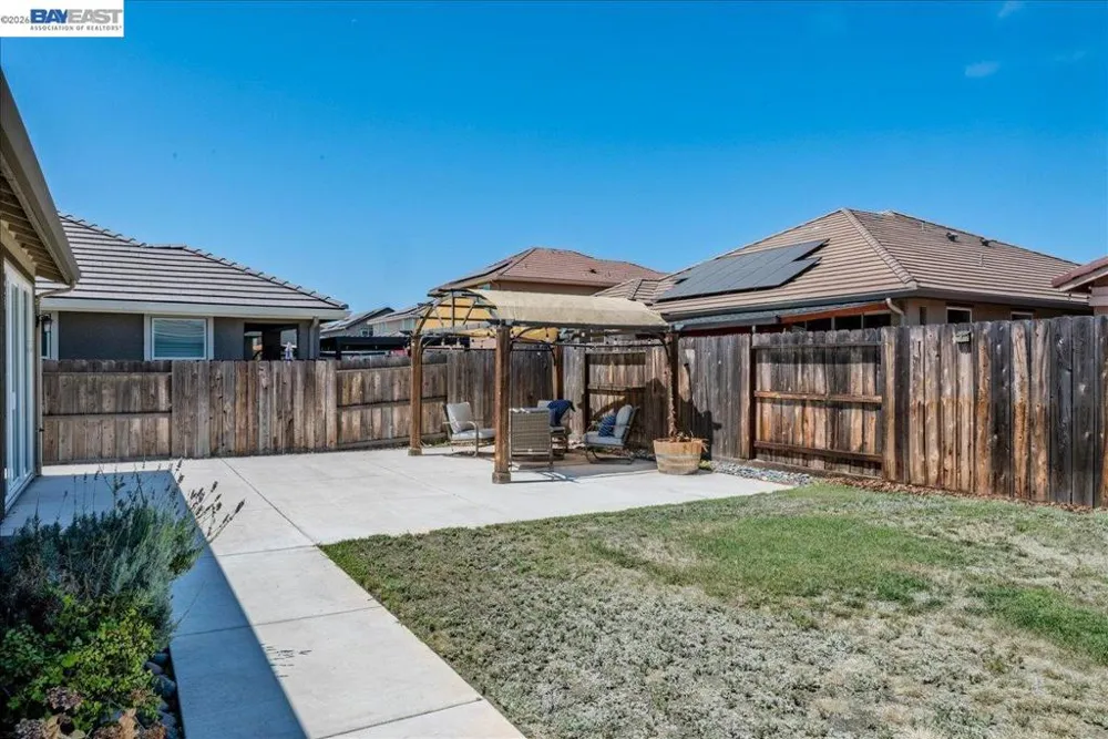 1589 Friendly Manteca, CA 95337