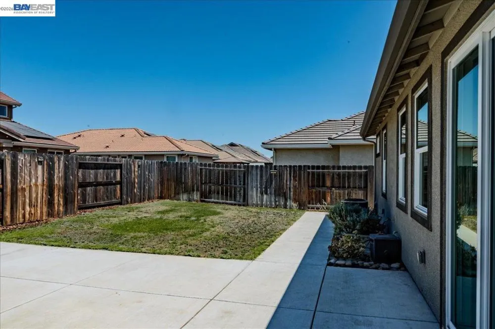 1589 Friendly Manteca, CA 95337