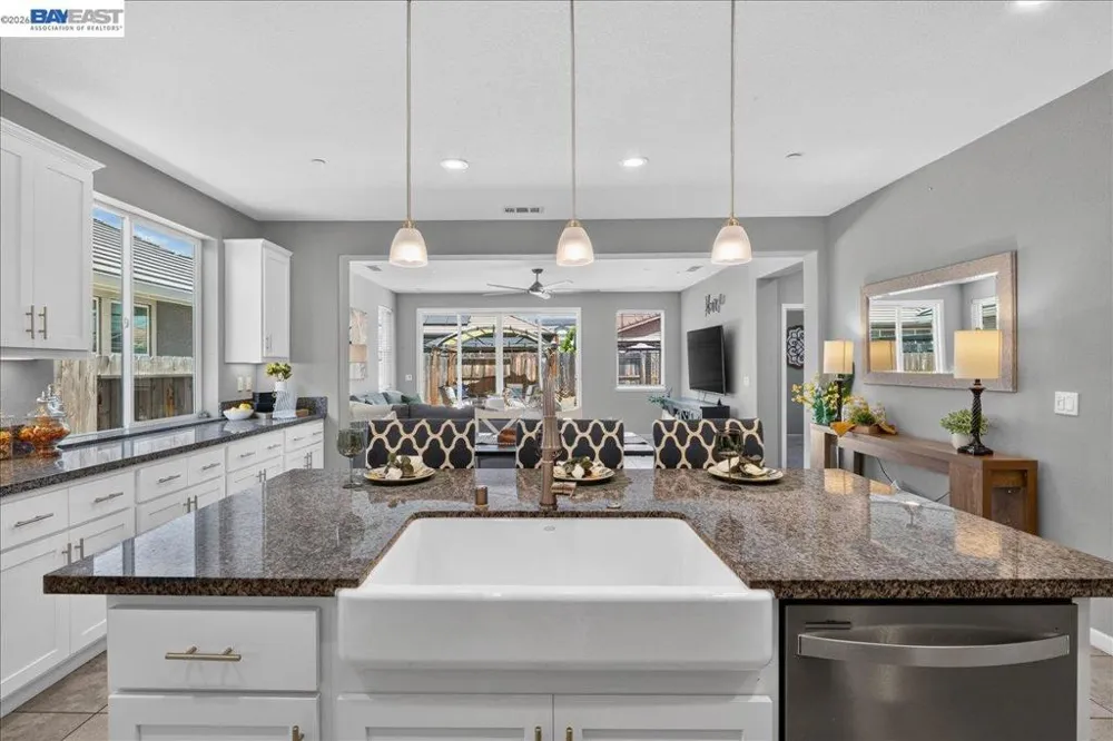 1589 Friendly Manteca, CA 95337