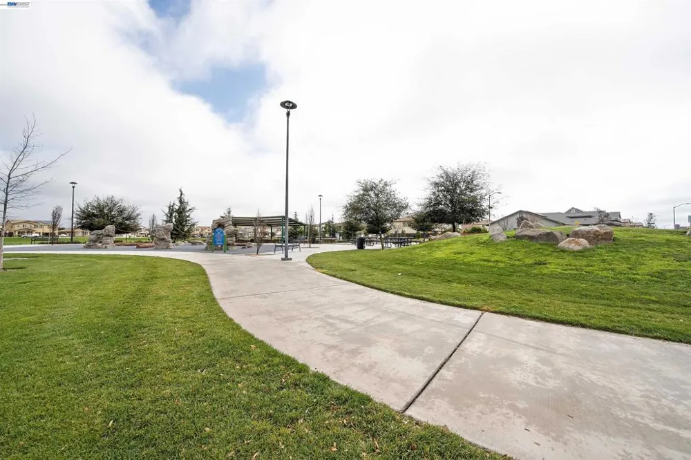 1589 Friendly Manteca, CA 95337