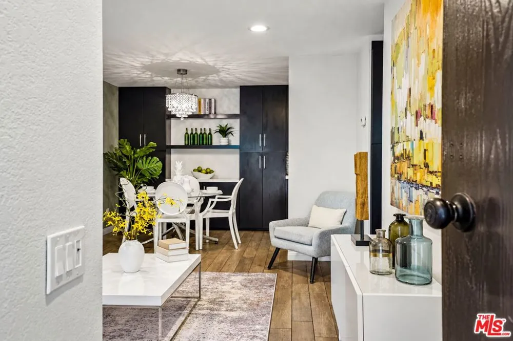 685 Ashurst Court #203 Palm Springs, CA 92262