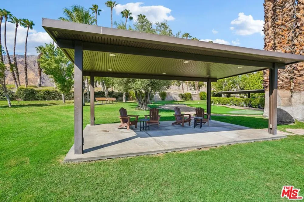 685 Ashurst Court #203 Palm Springs, CA 92262