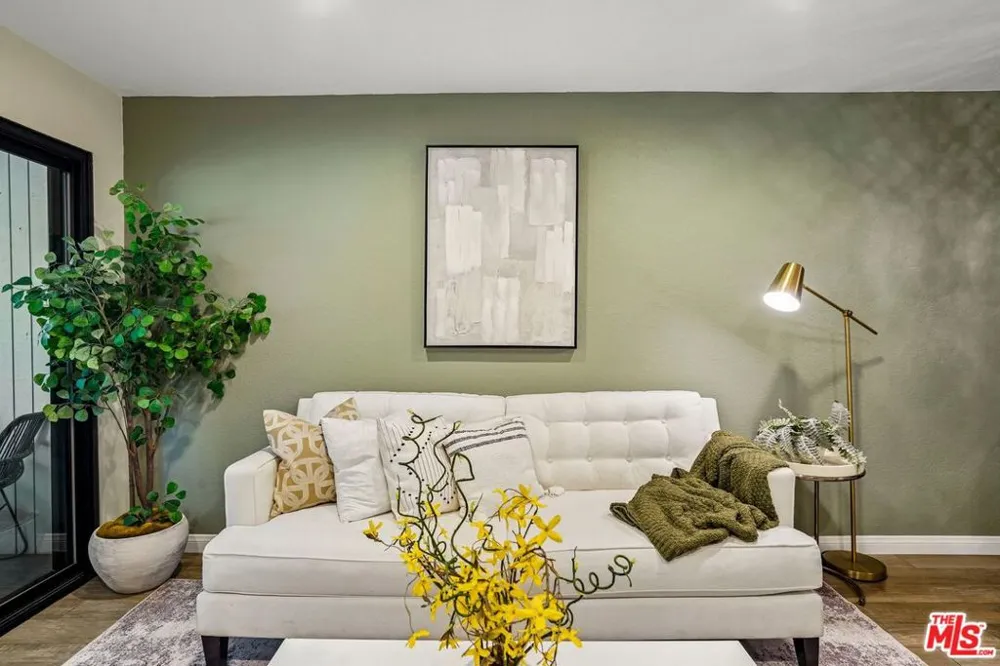 685 Ashurst Court #203 Palm Springs, CA 92262