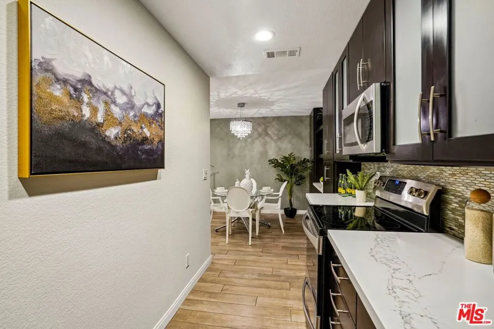 685 Ashurst Court #203 Palm Springs, CA 92262
