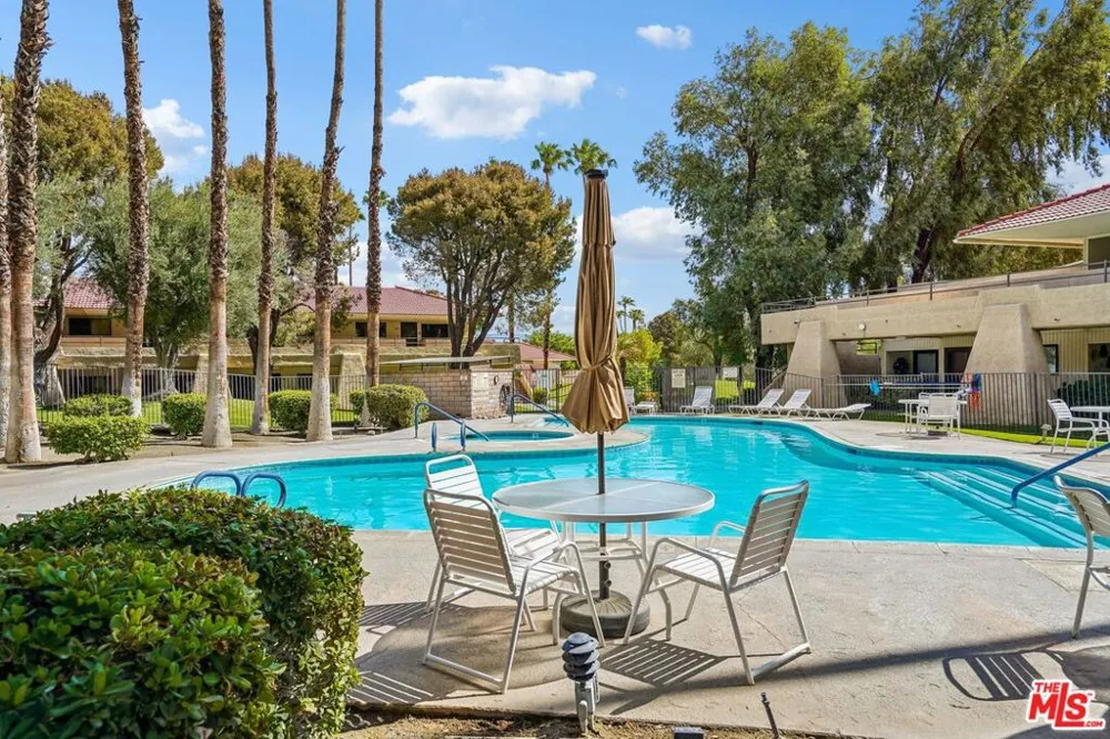 685 Ashurst Court #203 Palm Springs, CA 92262