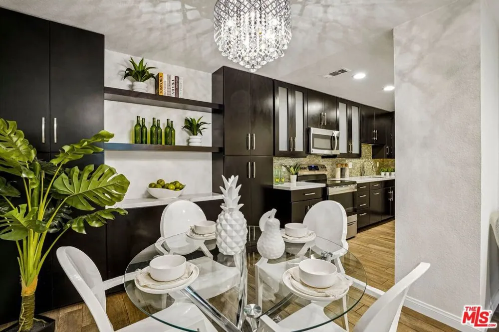 685 Ashurst Court #203 Palm Springs, CA 92262