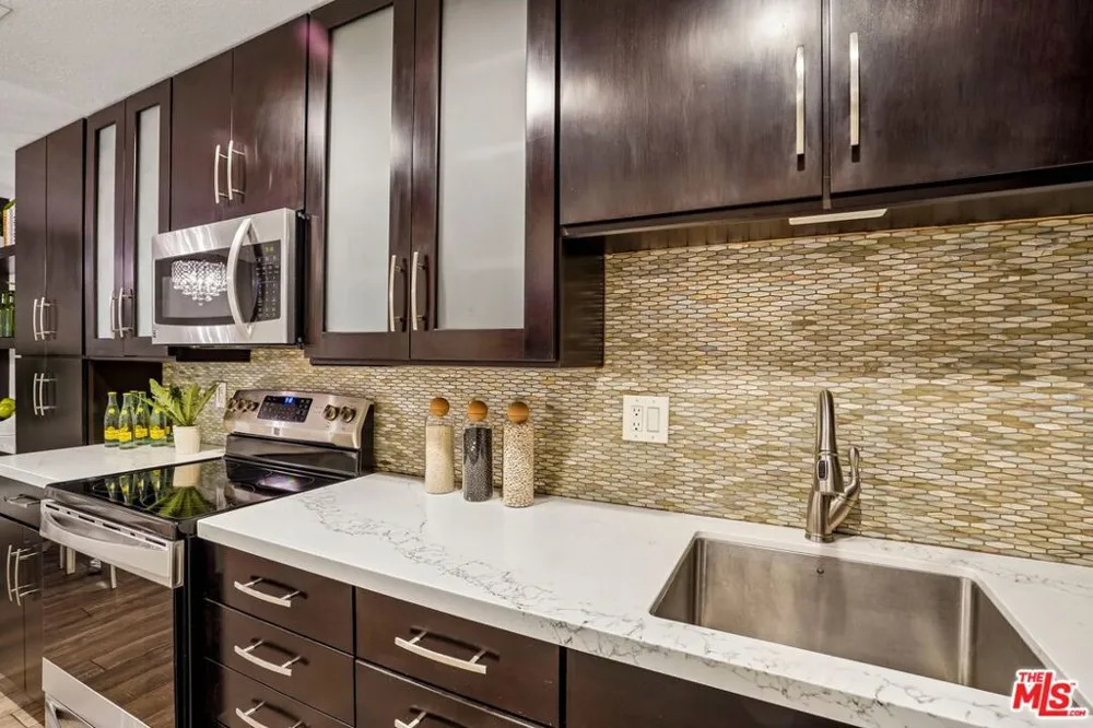 685 Ashurst Court #203 Palm Springs, CA 92262