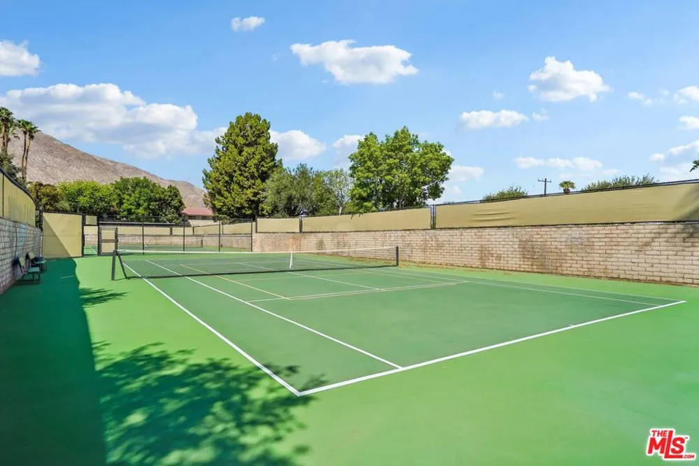 685 Ashurst Court #203 Palm Springs, CA 92262