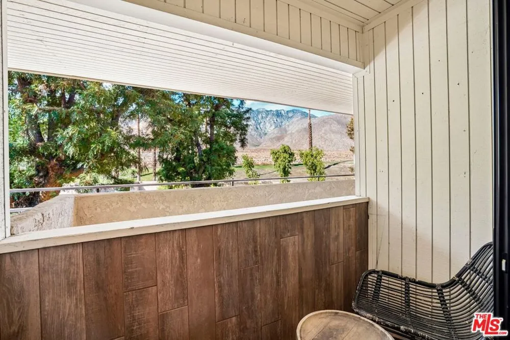 685 Ashurst Court #203 Palm Springs, CA 92262