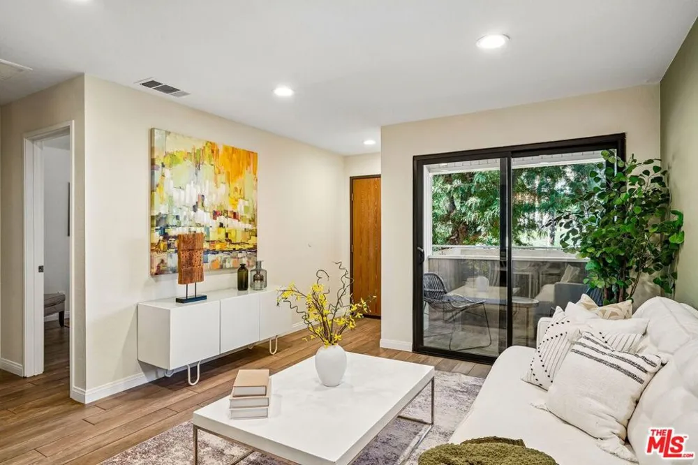 685 Ashurst Court #203 Palm Springs, CA 92262