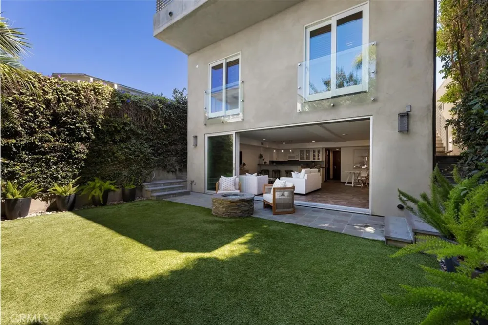 721 12th Street Manhattan Beach, CA 90266