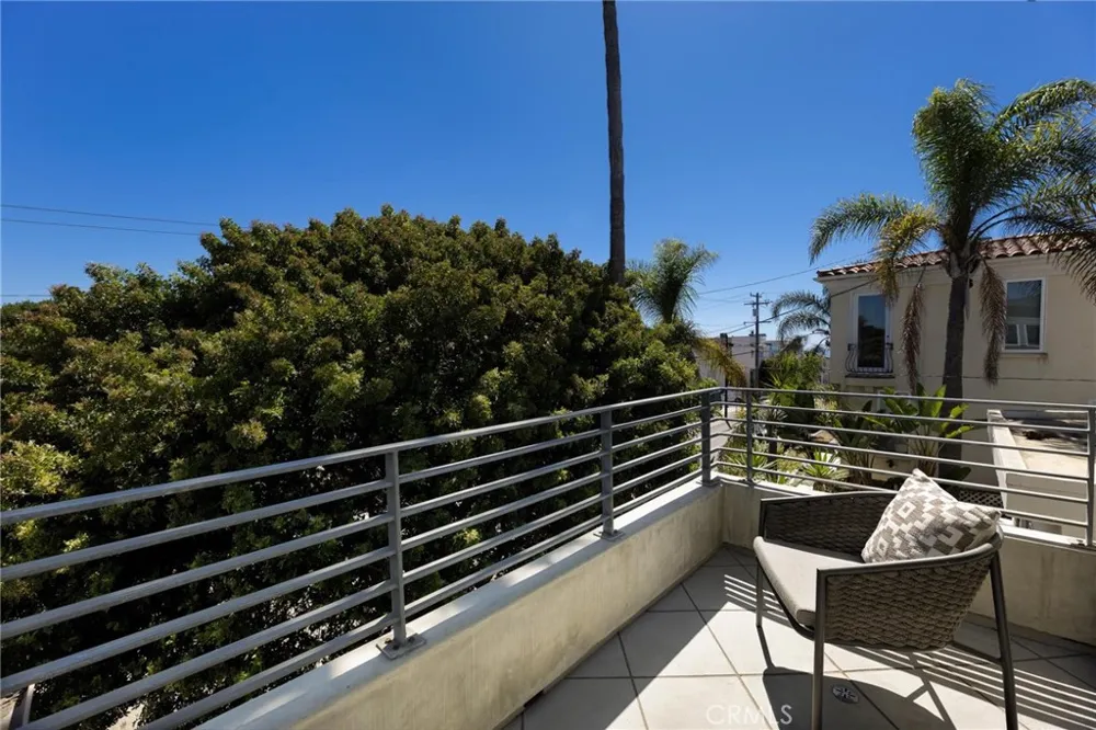721 12th Street Manhattan Beach, CA 90266