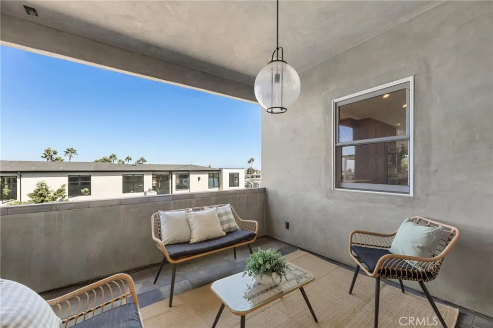 721 12th Street Manhattan Beach, CA 90266