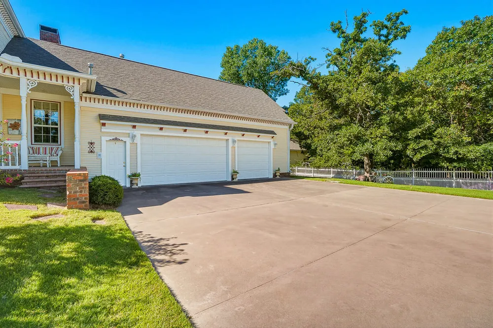 1009 SE County Road Ada, OK 74820