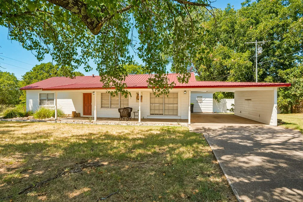 1009 SE County Road Ada, OK 74820