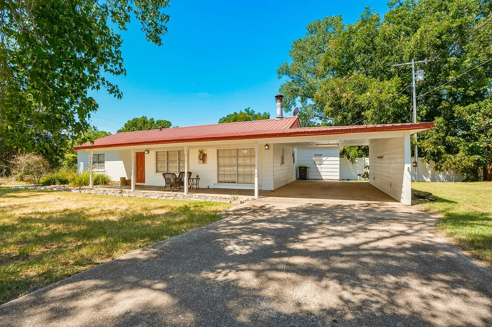 1009 SE County Road Ada, OK 74820