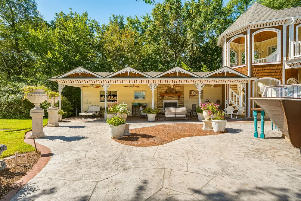 1009 SE County Road Ada, OK 74820