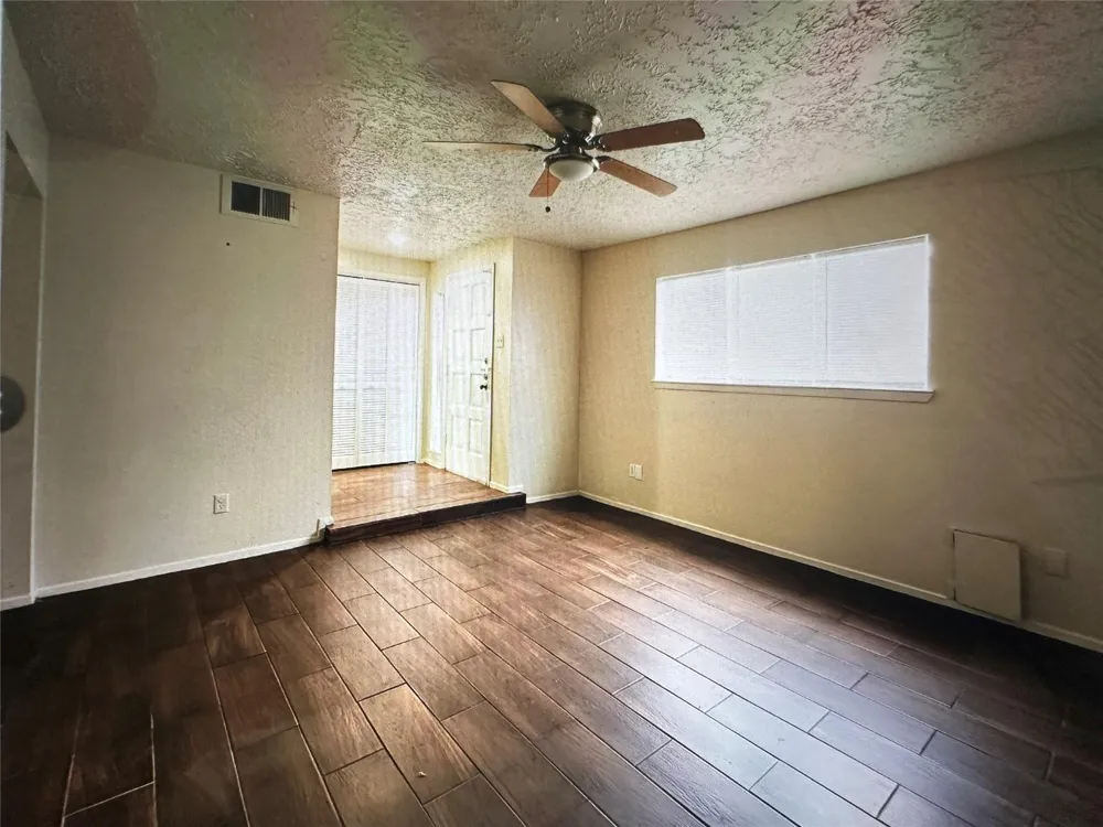 13052 Clarewood Houston, TX 77072