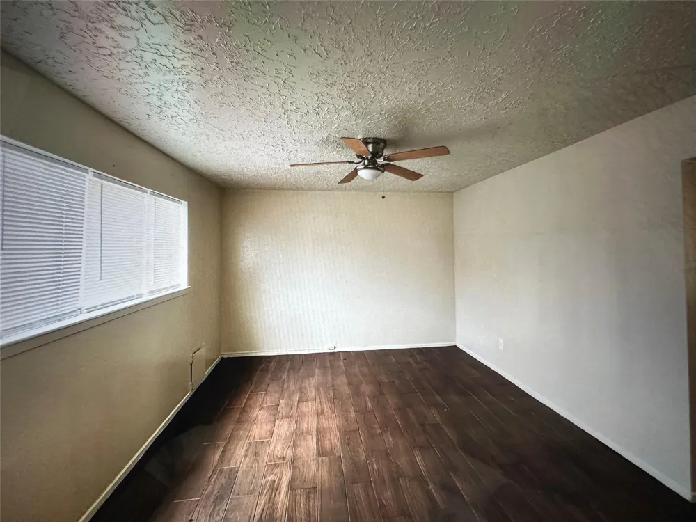 13052 Clarewood Houston, TX 77072