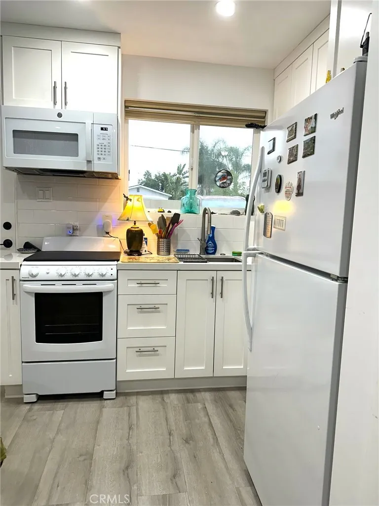 20446 Lanark Street Winnetka, CA 91306