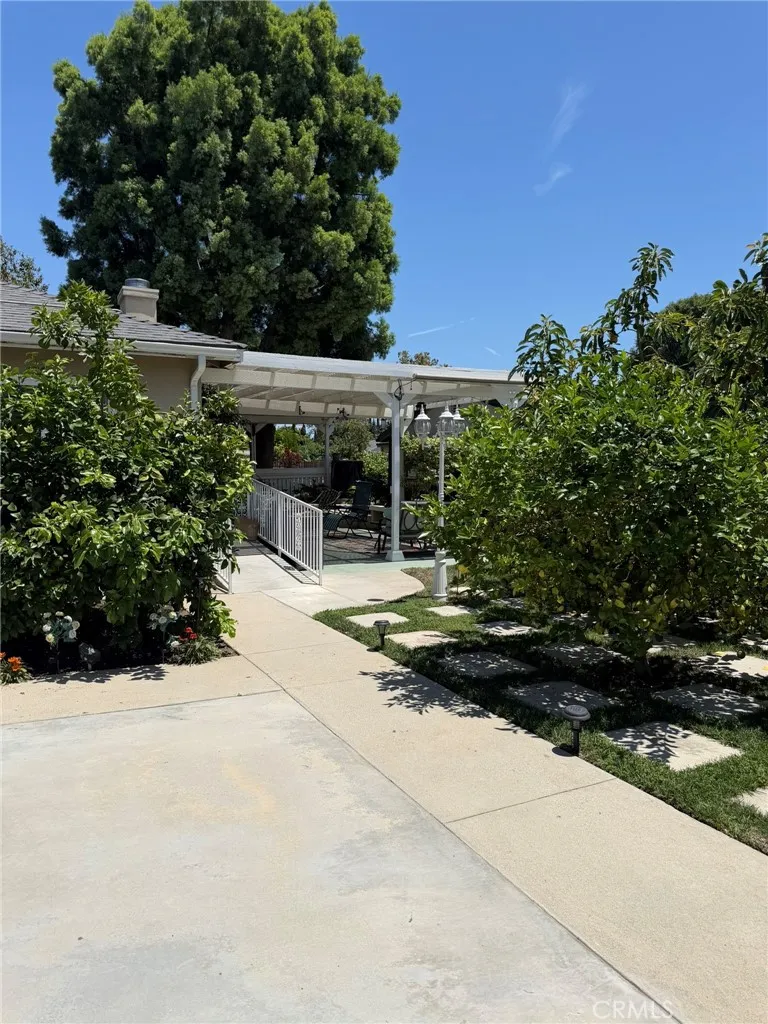 20446 Lanark Street Winnetka, CA 91306