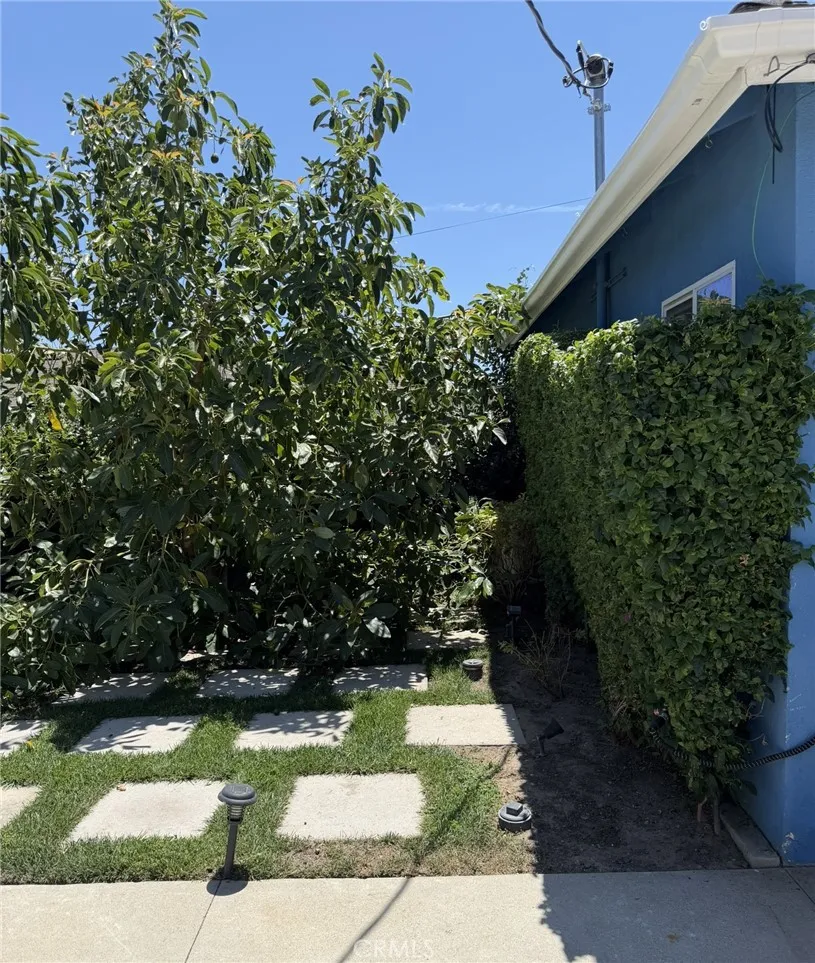 20446 Lanark Street Winnetka, CA 91306
