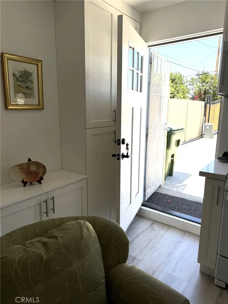 20446 Lanark Street Winnetka, CA 91306