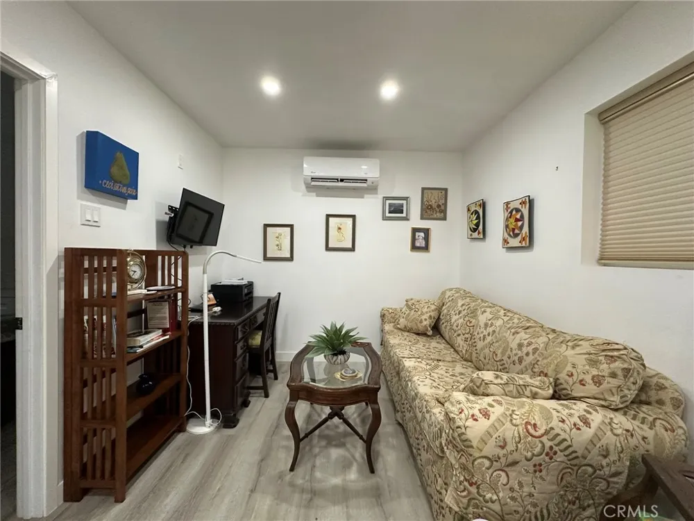 20446 Lanark Street Winnetka, CA 91306