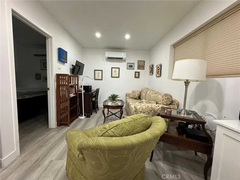 20446 Lanark Street Winnetka, CA 91306