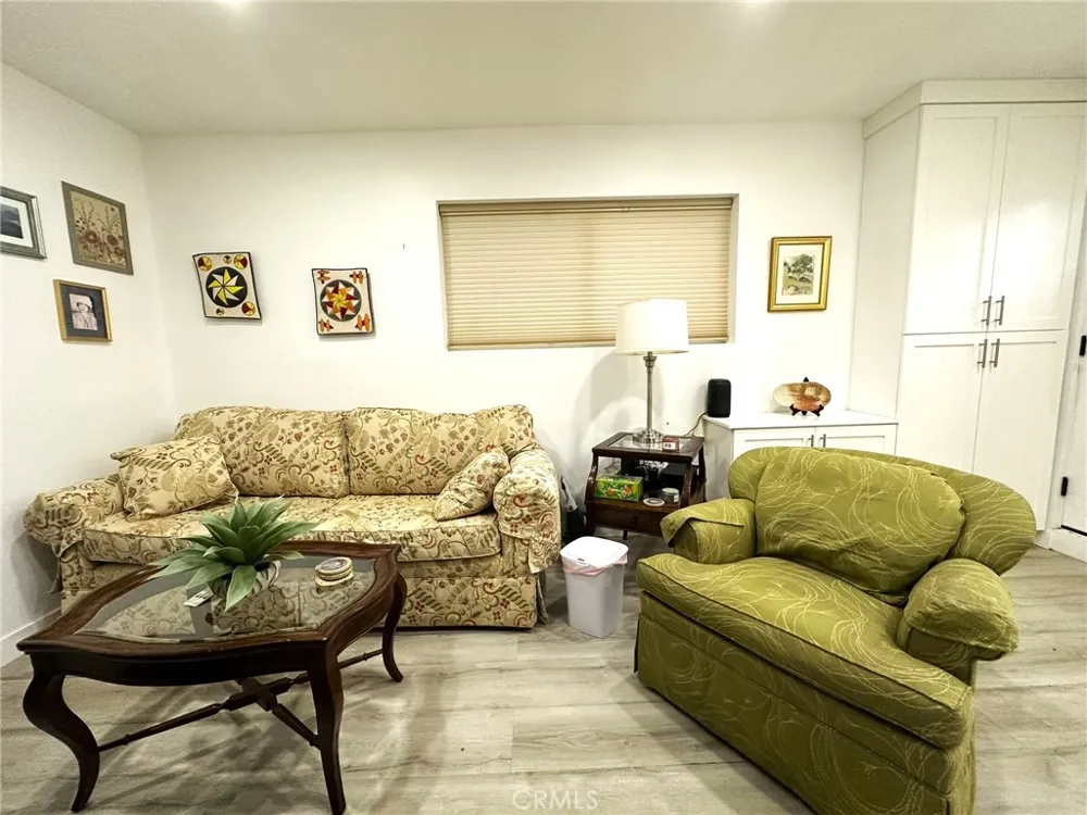 20446 Lanark Street Winnetka, CA 91306